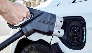 خودروهای الکتریکی از افزایش قیمت بنزین سود می‌برد؟