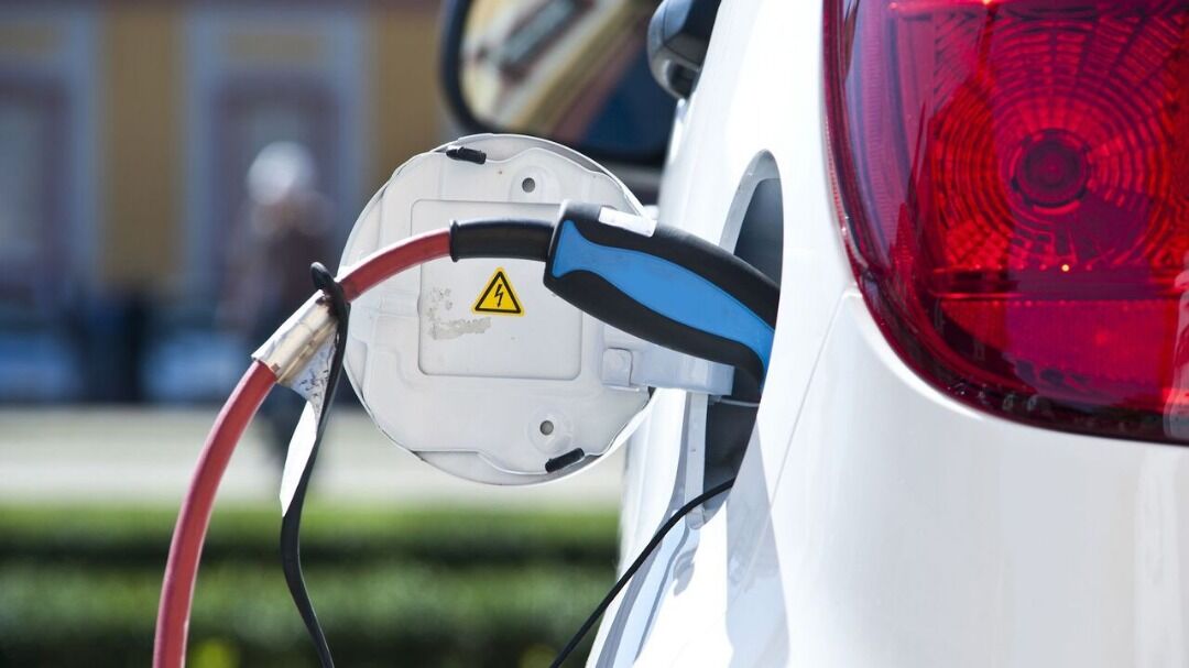آمریکایی‌ها هم برای تامین برق خودروهای الکتریکی مشکل دارند