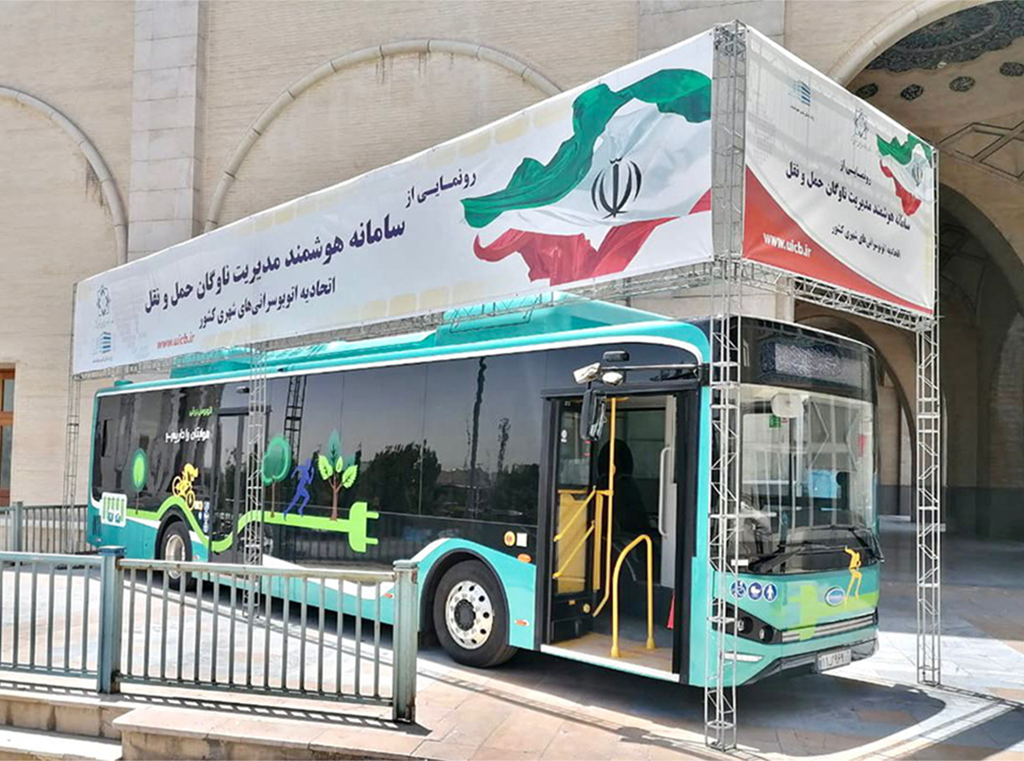 بازدید وزیر کشور از اتوبوس برقی سایپادیزل