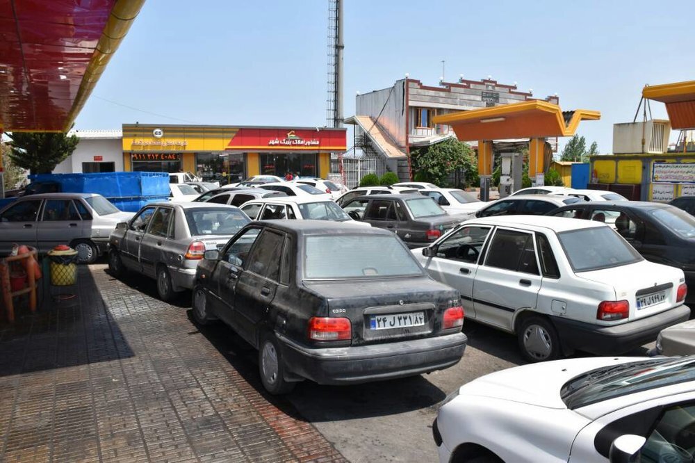 ترافیک در پمپ‌ بنزین‌ ها