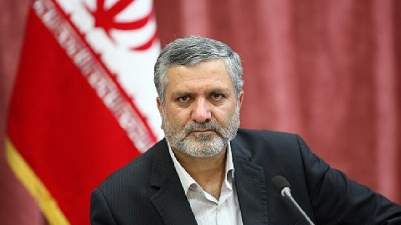 رئیسی اجازه افزایش قیمت بنزین را نمی‌دهد