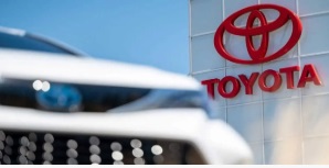 فشار تعرفه ها سود تویوتا را ۴۳ درصد کاهش داد