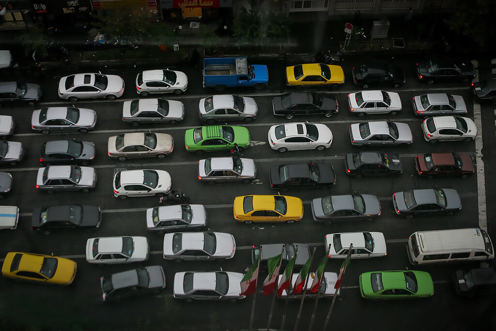 پایتخت به پارکینگ بزرگ ماشین تبدیل شده است