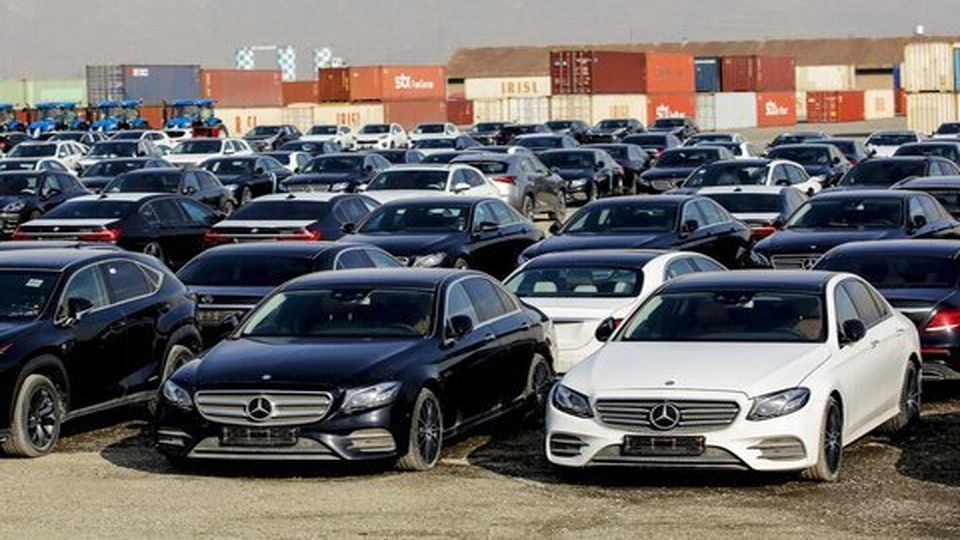 فروش ۸۵۰ خودروی وارداتی توقیفی در گمرک بوشهر