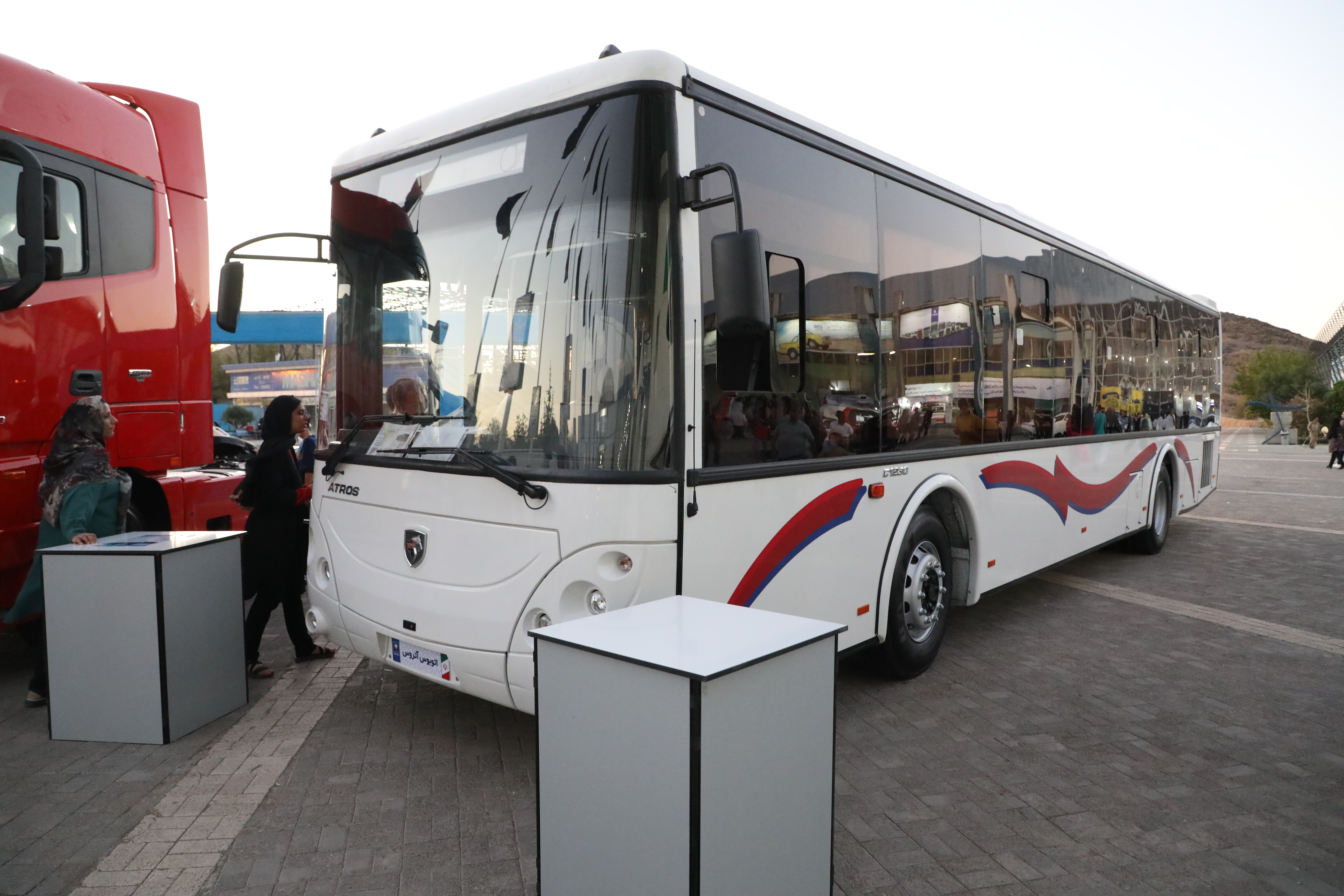 حضور اتوبوس آتروس ایران‌خودرو دیزل در نمایشگاه خودرو مشهد