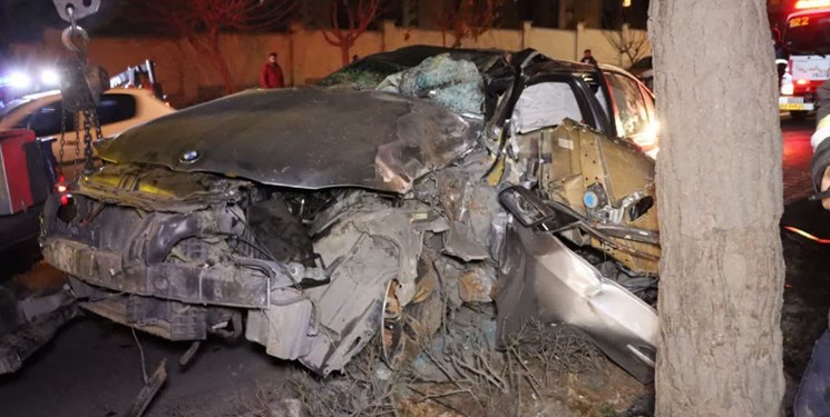 فوت راننده ۱۸ ساله بی ام دبلیو در تصادف با درخت