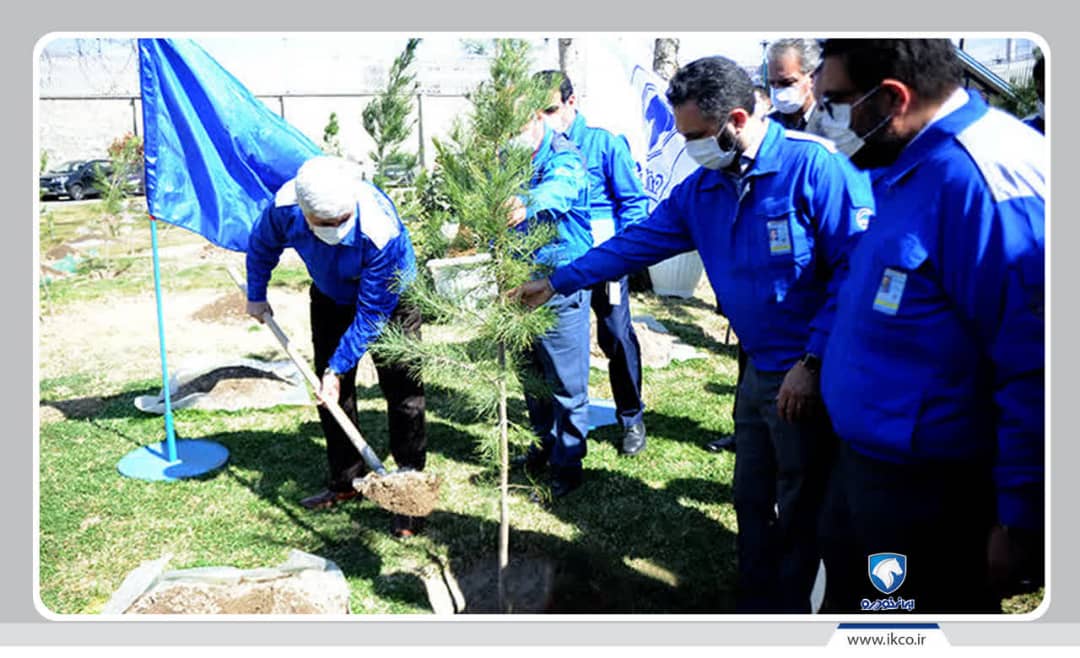کاشت ۶۰۰ اصله نهال در شرکت ایران خودرو