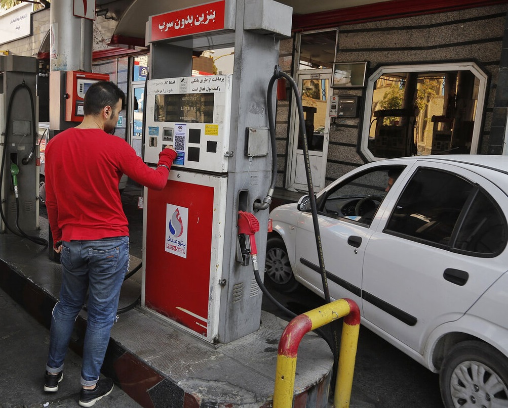 اخبار و اعداد واردات بنزین کذب است