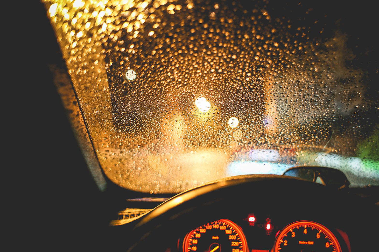 این نکات را هنگام رانندگی در روزهای برفی و بارانی جدی بگیرید