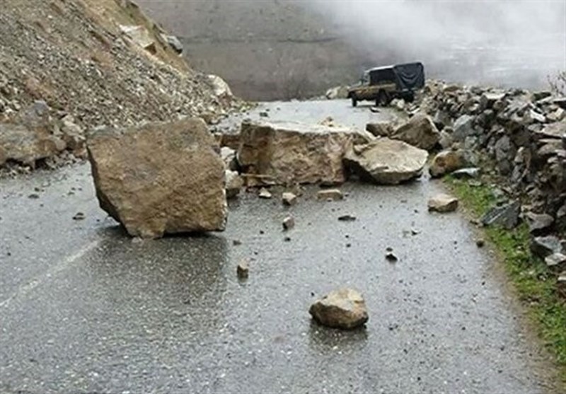 خطر ریزش سنگ و سقوط بهمن در جاده‌های شمال