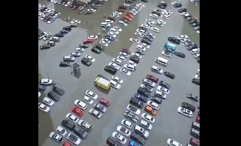 وضعیت خودروها در دبی بعد از وقوع سیل+فیلم