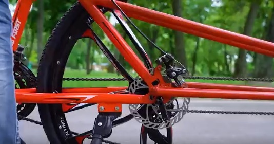 اختراع دوچرخه‌ای که نصفه چرخ است!+فیلم