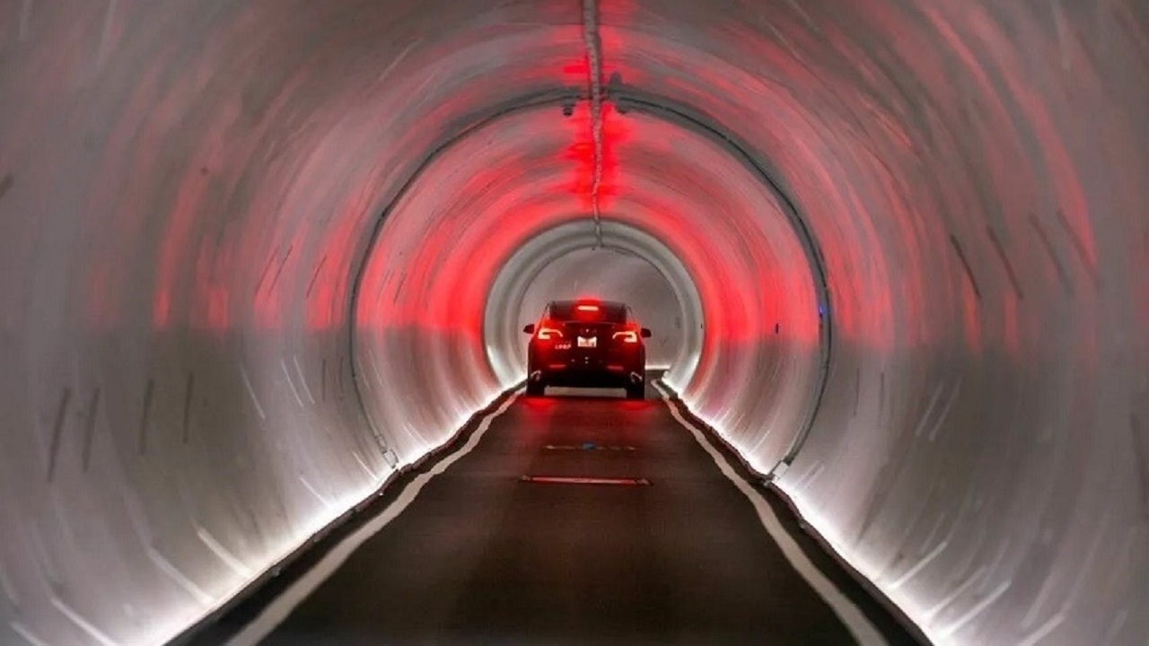 ایلان ماسک برای خودروهای تسلا تونل زیرزمینی می‌سازد
