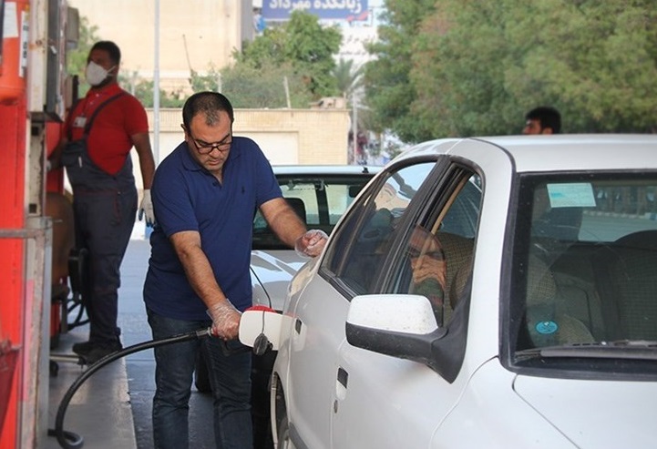 همه پمپ بنزین ها کارت سوخت آزاد ندارند