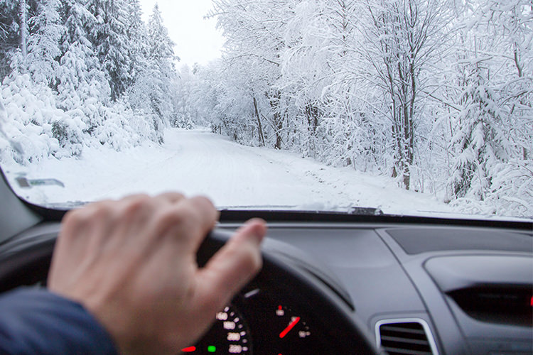 توصیه‌هایی برای رانندگی در شرایط برفی و بارانی