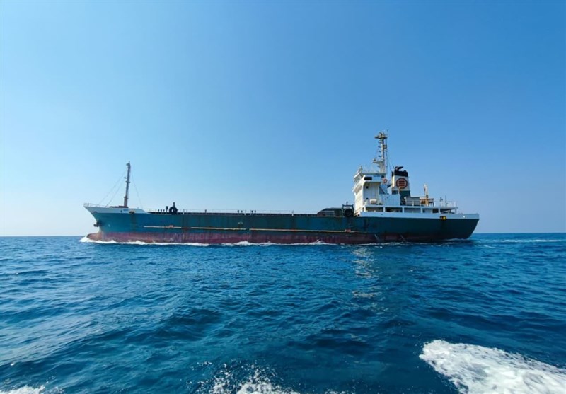 توقیف شناور خارجی حامل سوخت قاچاق ‌در خلیج‌ فارس‌