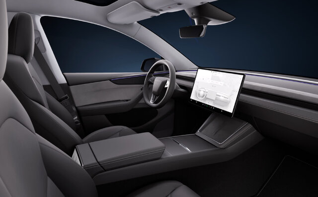 شکایت تسلا برای برگرداندن اتوپایلوت