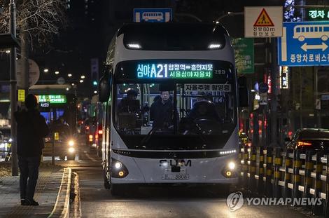 اولین اتوبوس‌ خودران شیفت شب جهان در سئول /فیلم