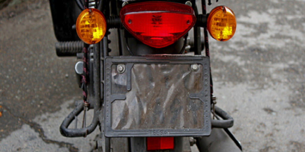 پوشاندن پلاک، منجر به توقیف موتورسیکلت می شود